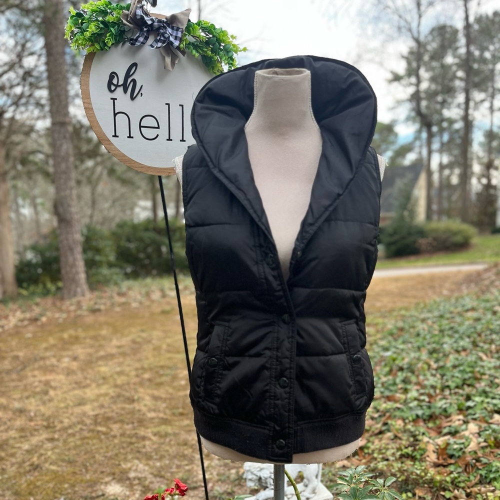 Old Navy Black Puffer Vest, Medium, GUC